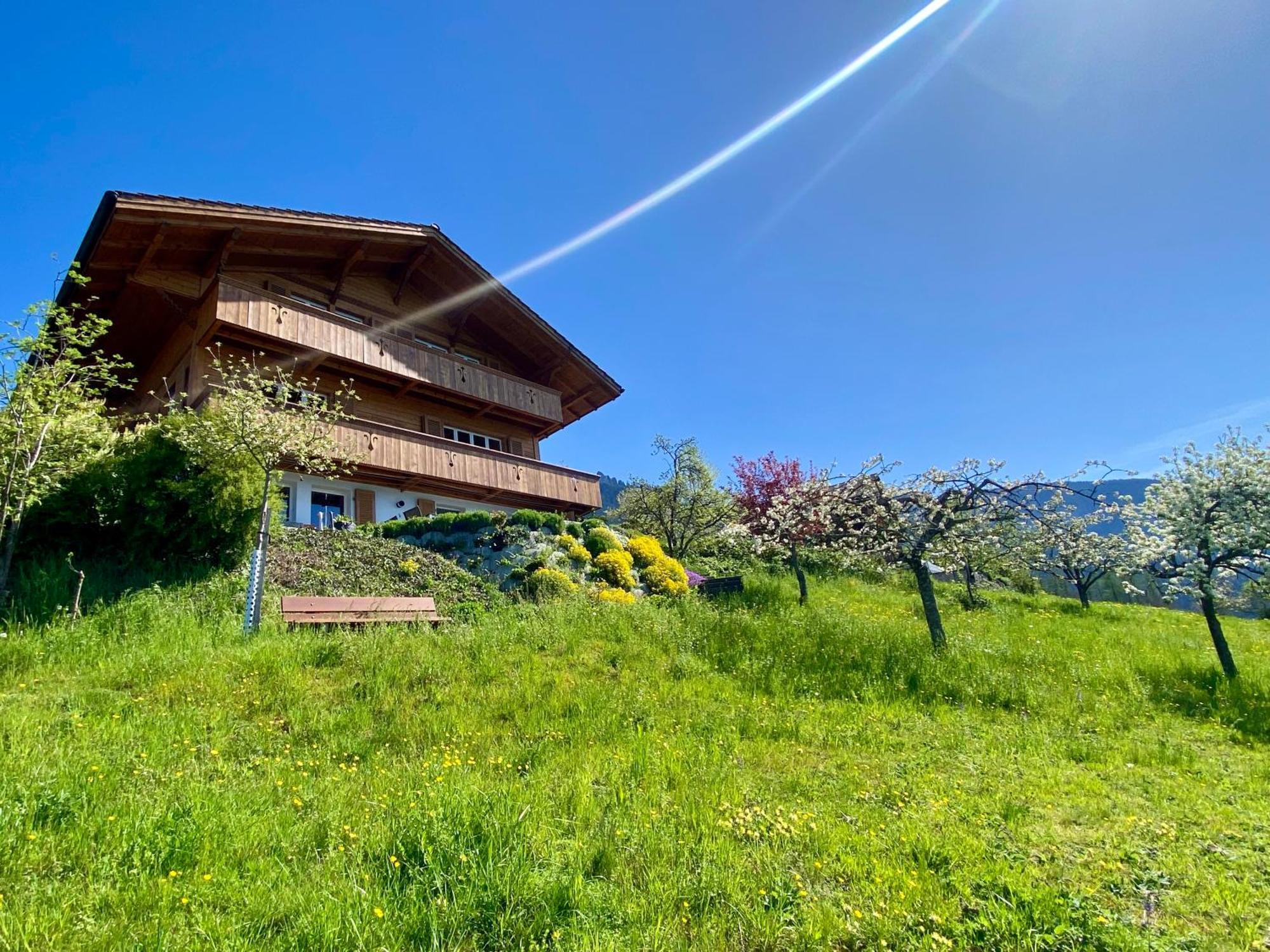 Chalet Egglen "Typical Swiss House, Best Views, Private Jacuzzi" Sigriswil Exterior photo